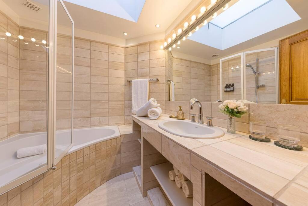Chic Penthouse Grand-Place Брюссель Экстерьер фото